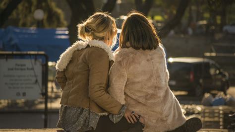 lesbianas maduras con jovenes|Madura lesbiana folla adolescente .